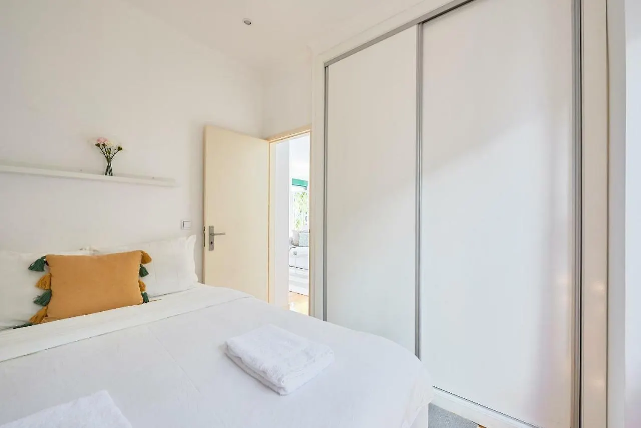 Lisbon Boutique Graca Apartment 0*,